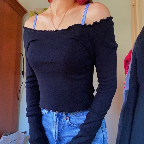 Brandy Melville Tops - BLACK LONG SLEEVE<3